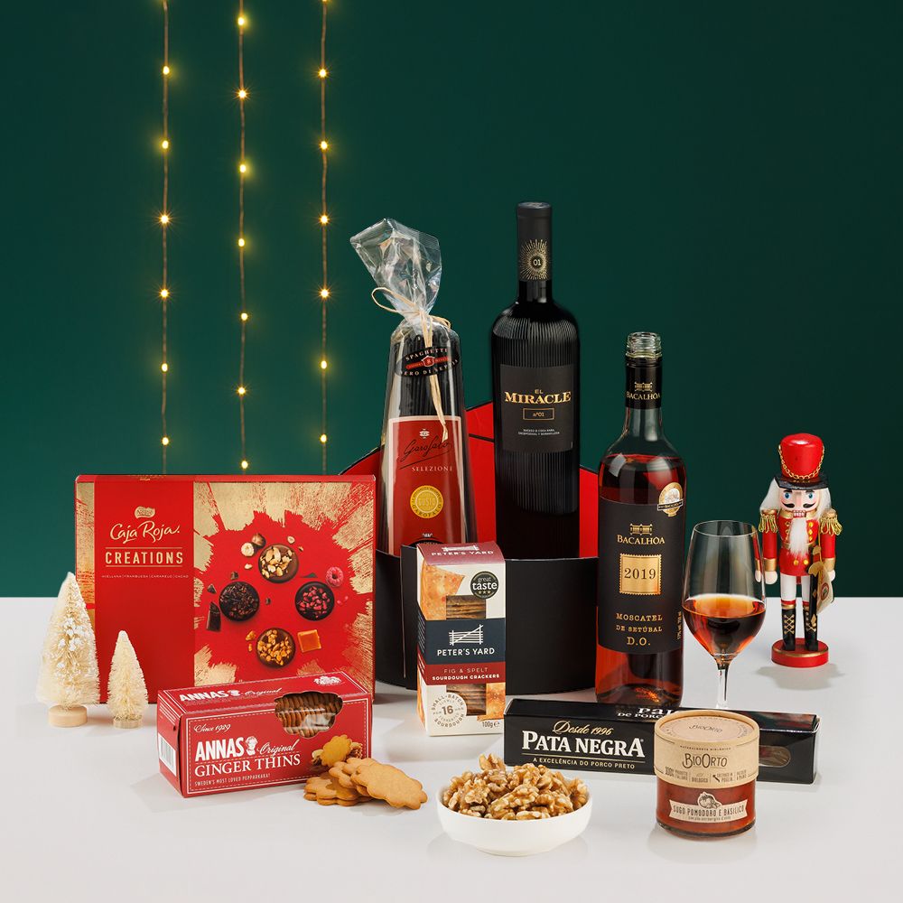  - Red Selection Christmas Hamper (1)