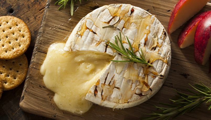 Oven-baked camembert with honey and rosemary