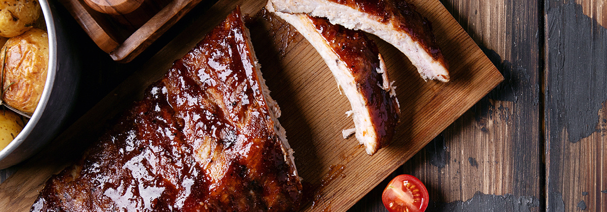Oven roasted ribs with barbecue sauce